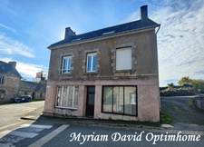 Maison composée de deux parties d’habitation avec grand garage à Kergrist-Moëlou
