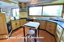? Maison d’architecte avec piscine et parc de 6 000 m² – Rostrenen ?