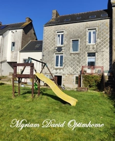  Rostrenen - Maison de ville rénovée avec potentiel d’aménagement