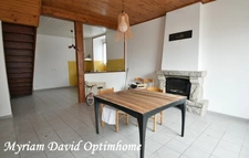 Maison composée de deux parties d’habitation avec grand garage à Kergrist-Moëlou