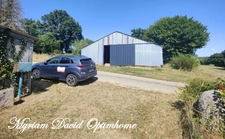 🏡 Opportunité à Glomel – Longère à rénover avec terrain & dépendances 🌿
