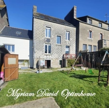  Rostrenen - Maison de ville rénovée avec potentiel d’aménagement