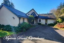 ? Maison d’architecte avec piscine et parc de 6 000 m² – Rostrenen ?