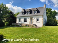 Maison familiale avec vue sur le lac de Glomel – 5 chambres – 2 000 m² de terrain