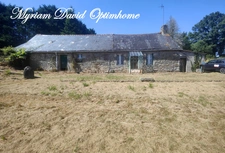 🏡 Opportunité à Glomel – Longère à rénover avec terrain & dépendances 🌿