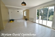 Maison familiale 171 m² – DPE C – 5 chambres – Terrain paysagé de 2 400 m² – Rostrenen