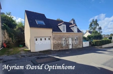 Maison sans travaux avec jardin, terrasse et garage à Rostrenen