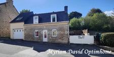 Maison sans travaux avec jardin, terrasse et garage à Rostrenen