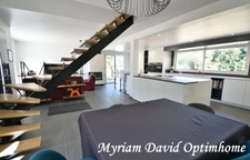 Propriété de 173 m² avec appartement indépendant et 9 000 m² de terrain à 7 mn Rostrenen