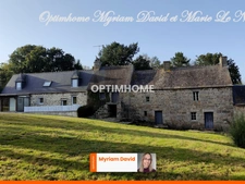 Domaine de 3 habitations, une longère à rénover, un four à pain, 2 puits et 2ha de terrain.