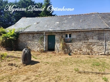 🏡 Opportunité à Glomel – Longère à rénover avec terrain & dépendances 🌿