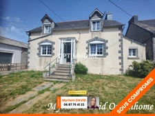  Maison à rénover avec fort potentiel – Jardin – Proche centre de Rostrenen