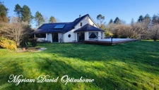 ? Maison d’architecte avec piscine et parc de 6 000 m² – Rostrenen ?