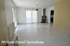 Maison familiale 171 m² – DPE C – 5 chambres – Terrain paysagé de 2 400 m² – Rostrenen