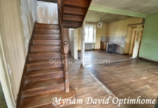  Maison à rénover avec fort potentiel – Jardin – Proche centre de Rostrenen