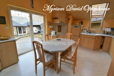 Grande maison en pierre avec dépendances + local commercial loué – 5 minutes de Carhaix