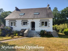 Maison familiale 171 m² – DPE C – 5 chambres – Terrain paysagé de 2 400 m² – Rostrenen