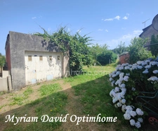  Maison à rénover avec fort potentiel – Jardin – Proche centre de Rostrenen