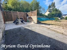 Maison sans travaux avec jardin, terrasse et garage à Rostrenen