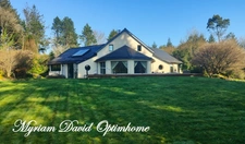 ? Maison d’architecte avec piscine et parc de 6 000 m² – Rostrenen ?