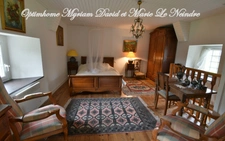 Domaine de 3 habitations, une longère à rénover, un four à pain, 2 puits et 2ha de terrain.