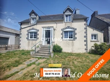  Maison à rénover avec fort potentiel – Jardin – Proche centre de Rostrenen