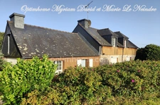 Domaine de 3 habitations, une longère à rénover, un four à pain, 2 puits et 2ha de terrain.