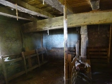 Ancien corps de ferme à rénover / 40m² + Annexes / Terrain 471m² DOMPIERRE LES ORMES (71)