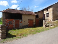 Ancien corps de ferme à rénover / 40m² + Annexes / Terrain 471m² DOMPIERRE LES ORMES (71)