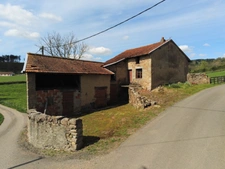 Ancien corps de ferme à rénover / 40m² + Annexes / Terrain 471m² DOMPIERRE LES ORMES (71)