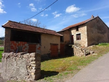Ancien corps de ferme à rénover / 40m² + Annexes / Terrain 471m² DOMPIERRE LES ORMES (71)