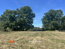Terrain constructible de 1 537m² à vendre à Plessé