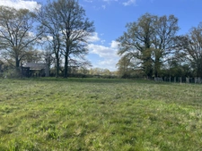 Terrain constructible de 1 537m² à vendre à Plessé