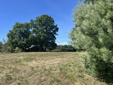 Terrain constructible de 1 537m² à vendre à Plessé