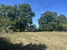 Terrain constructible de 1 537m² à vendre à Plessé