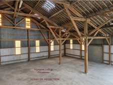*EXCLUSIF* - PROPRIETE ATYPIQUE avec bâtiments, silo et logement