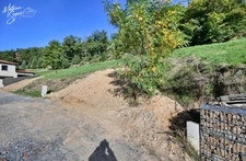Terrain constructible, verdoyant, bien situé et idéal pour une construction sur mesure !