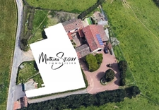 THURINS - Propriété avec terrain, dépendance et garages en limite de zone agricole
