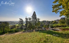 Terrain constructible de 1 200,00 m², dans un cadre calme et verdoyant 