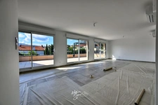 Discover this new apartment combining elegance and convenience!