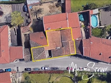 MILLERY – UN LIEU DE VIE UNIQUE À IMAGINER: Maisonnette avec dépendances à potentiel, 25m² d’extérieur / sur une parcelle bâtie de 290m²