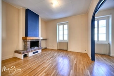 Ancienne maison du menuisier avec son atelier au coeur du village de Millery