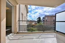 Craponne - Appartement T2 avec terrasse et place de stationnement extérieur