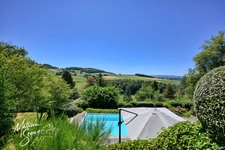 PROPRIETE verdoyante à AVEIZE 