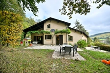 PROPRIETE verdoyante à AVEIZE 