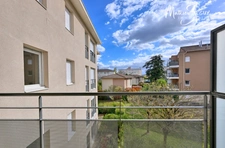 Craponne - Appartement T2 avec terrasse et place de stationnement extérieur
