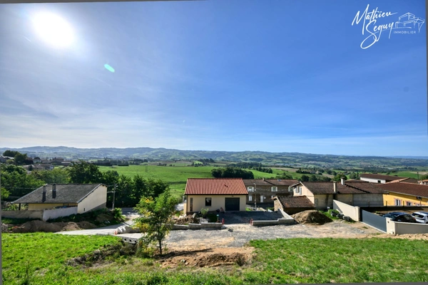 Terrain constructible, verdoyant, bien situé et idéal pour une construction sur mesure !
