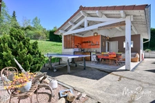 Propriété exceptionnelle à VALEILLE (42) avec parc agréamenté d'une piscine à débordement