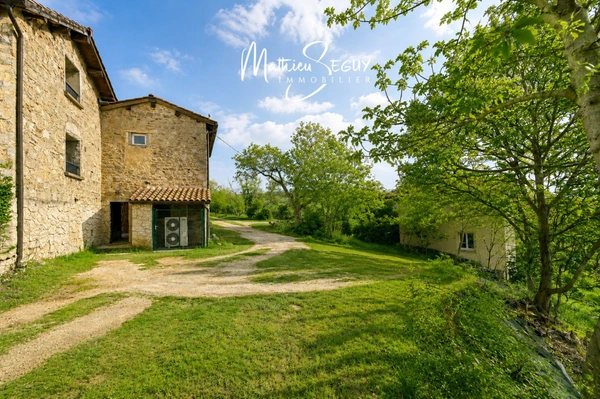 Maison ancienne plein de charme et dépendance en campagne