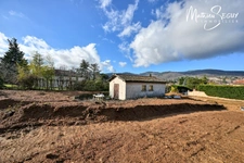 Terrain à construire avec bâti à conserver ou à démolir pour contruire votre habitat de demain